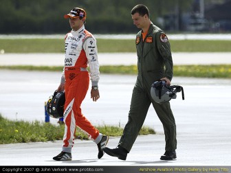 Full Throttle Spyker vs F16 - the Netherlands 2007
 Hero