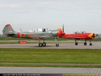 Yak52 training day Air to Air - the Netherlands 2008
 Hero